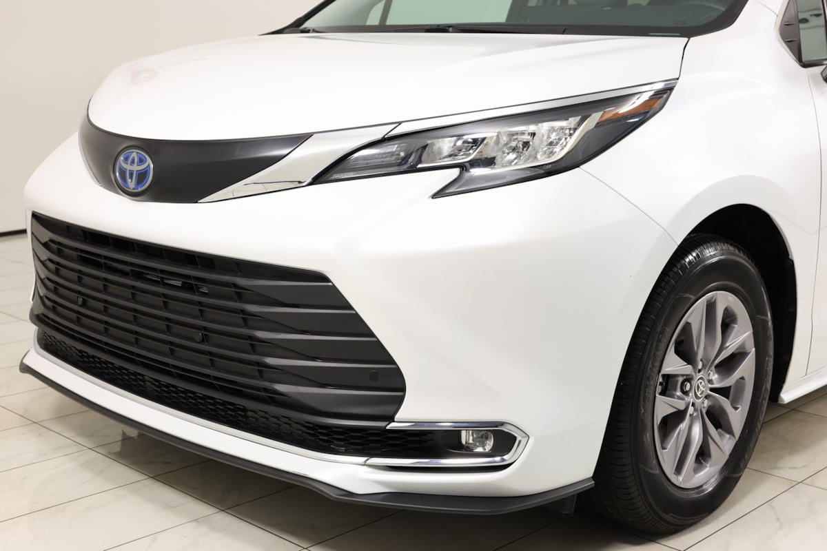 2023 Toyota Sienna XLE photo 46