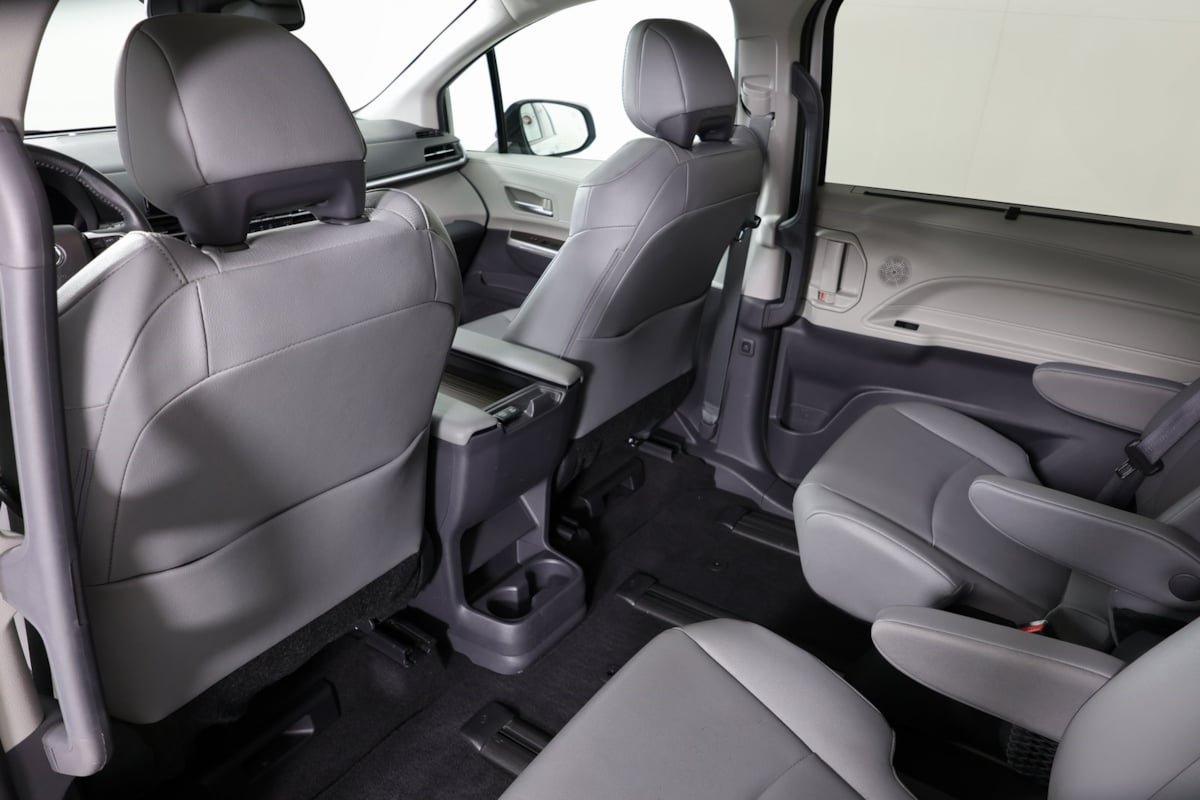 2023 Toyota Sienna XLE photo 48