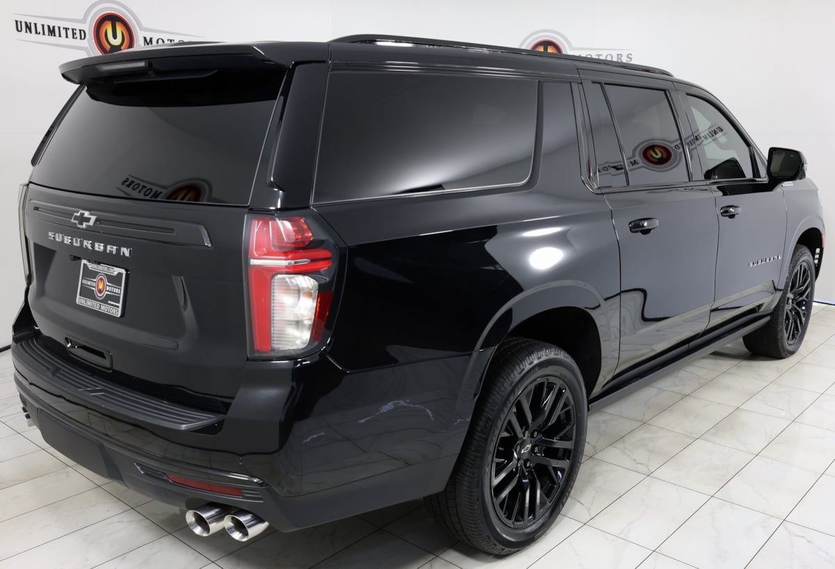 2021 Chevrolet Suburban High Country photo 2