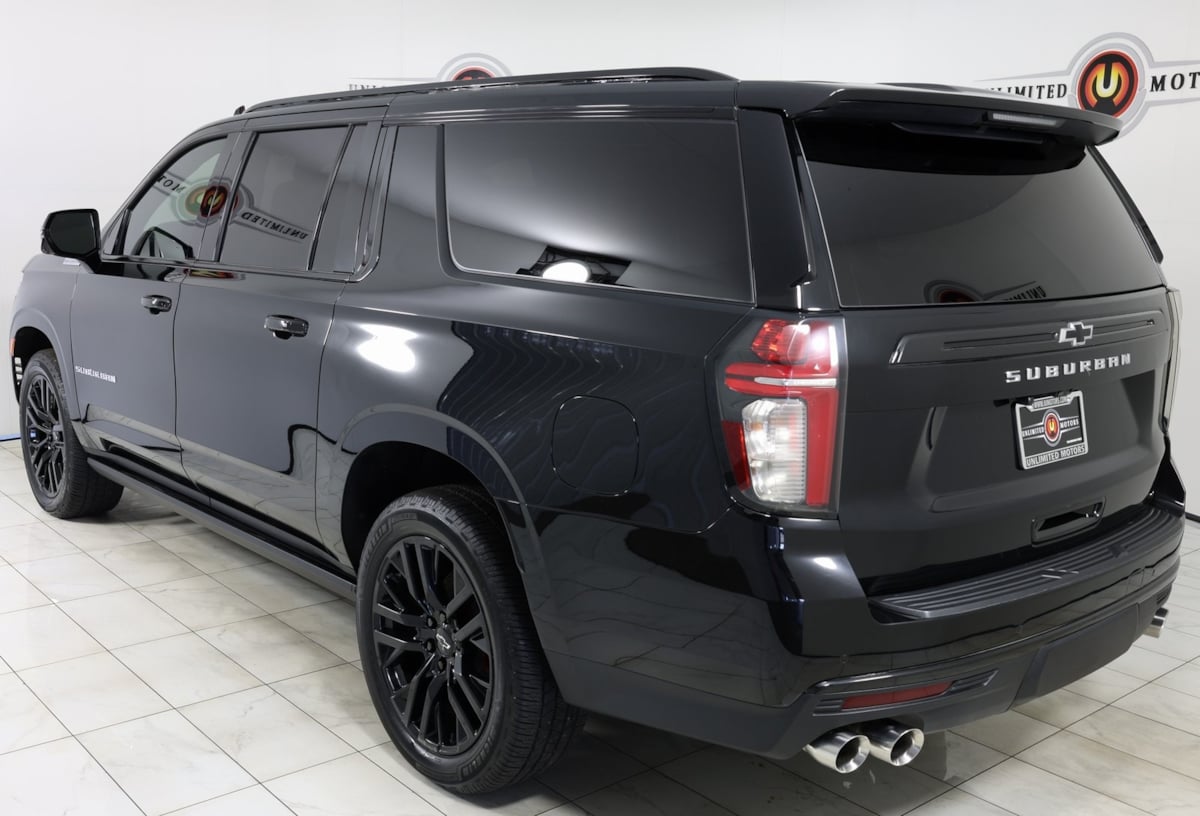 2021 Chevrolet Suburban High Country photo 3