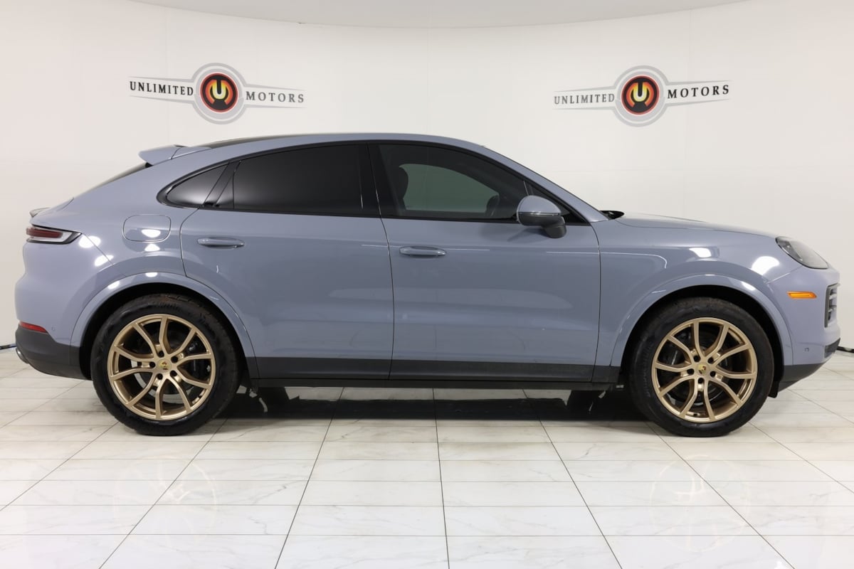 2024 Porsche Cayenne Coupe photo 2