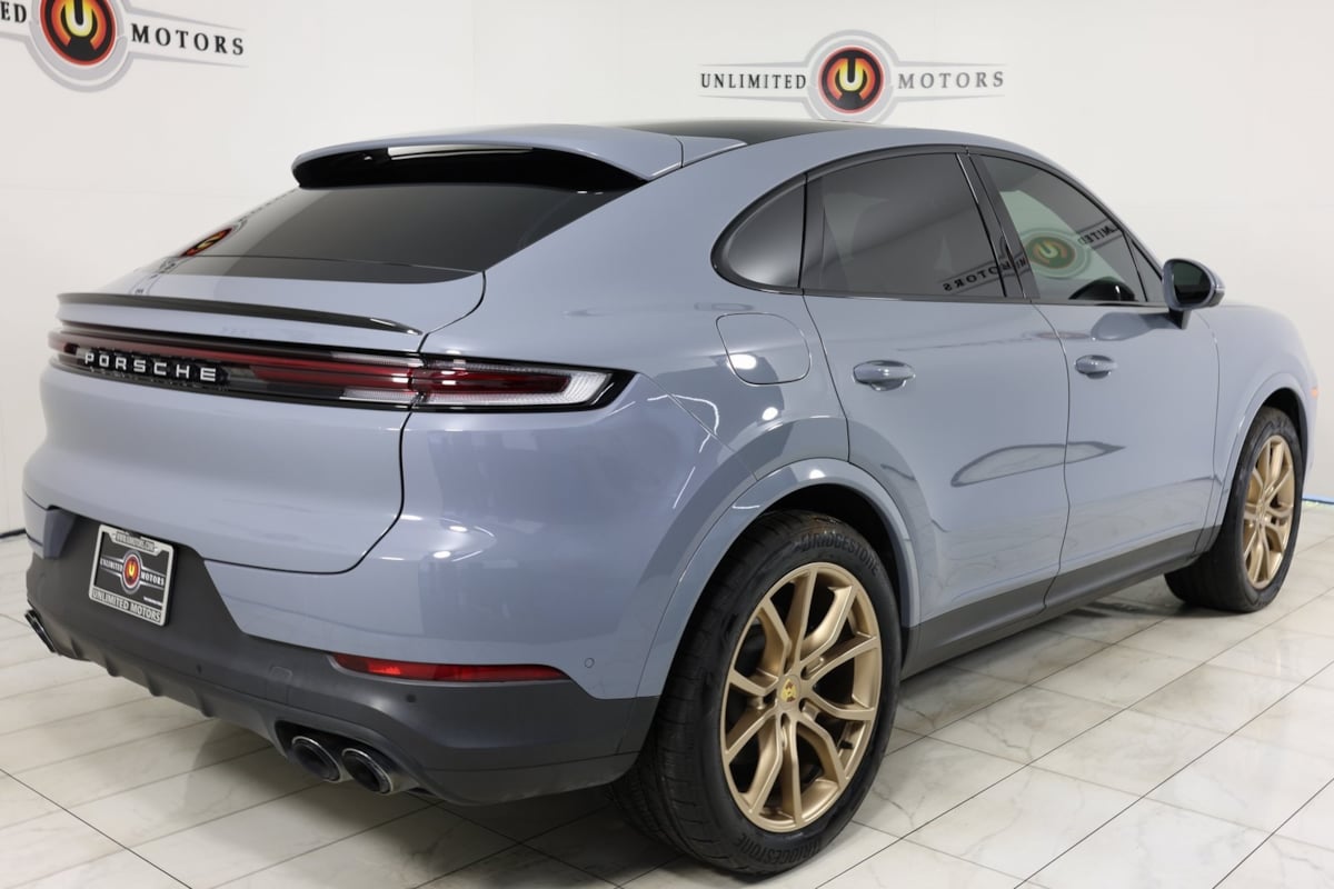 2024 Porsche Cayenne Coupe photo 3