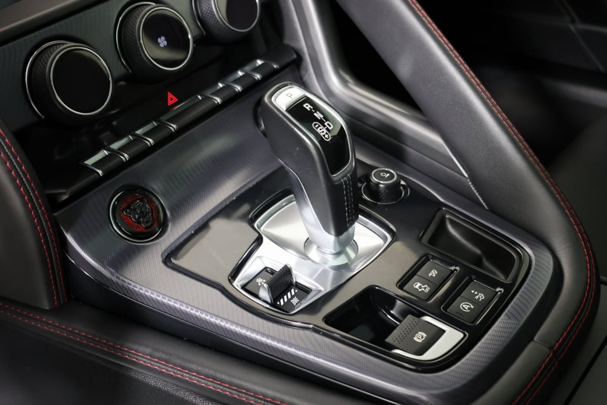 2022 Jaguar F-TYPE P450 R-Dynamic photo 6