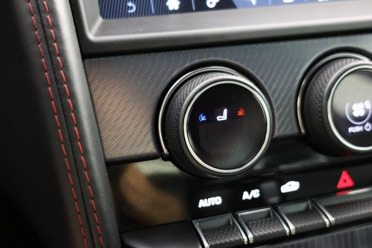 2022 Jaguar F-TYPE P450 R-Dynamic photo 9