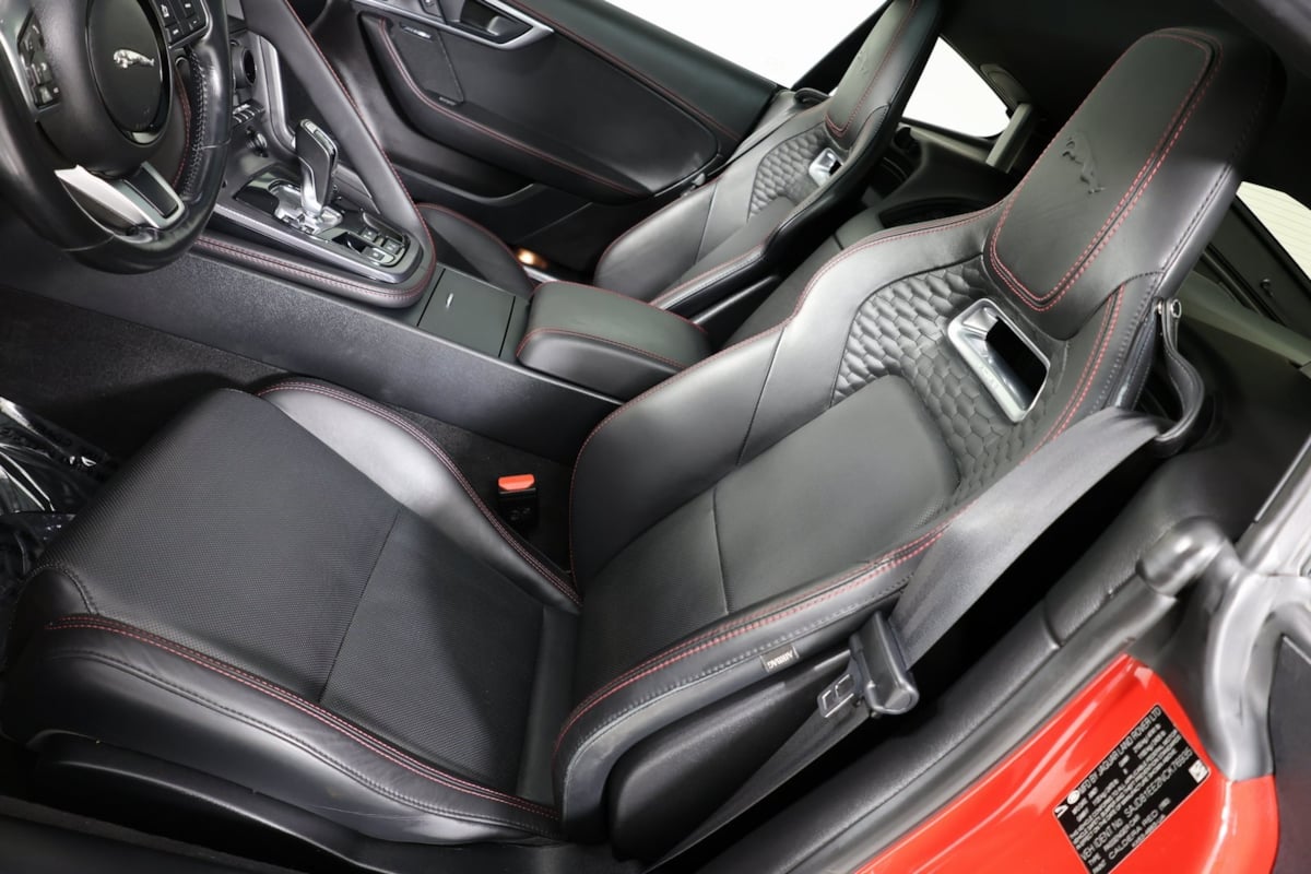 2022 Jaguar F-TYPE P450 R-Dynamic photo 10