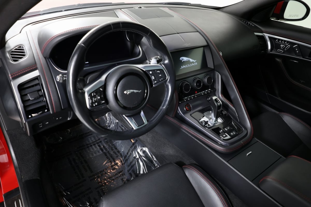2022 Jaguar F-TYPE P450 R-Dynamic photo 19