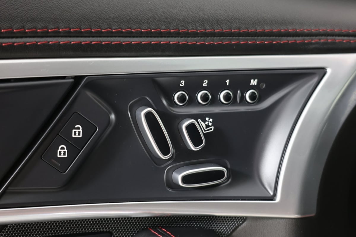 2022 Jaguar F-TYPE P450 R-Dynamic photo 20