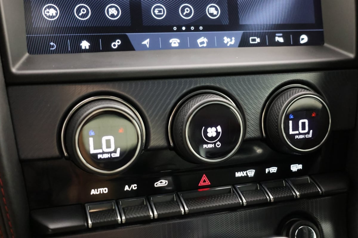 2022 Jaguar F-TYPE P450 R-Dynamic photo 29