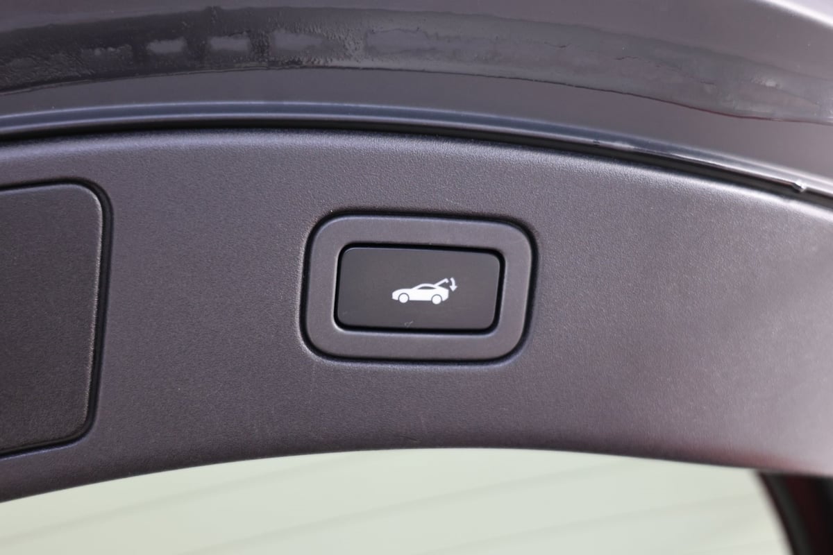 2022 Jaguar F-TYPE P450 R-Dynamic photo 31