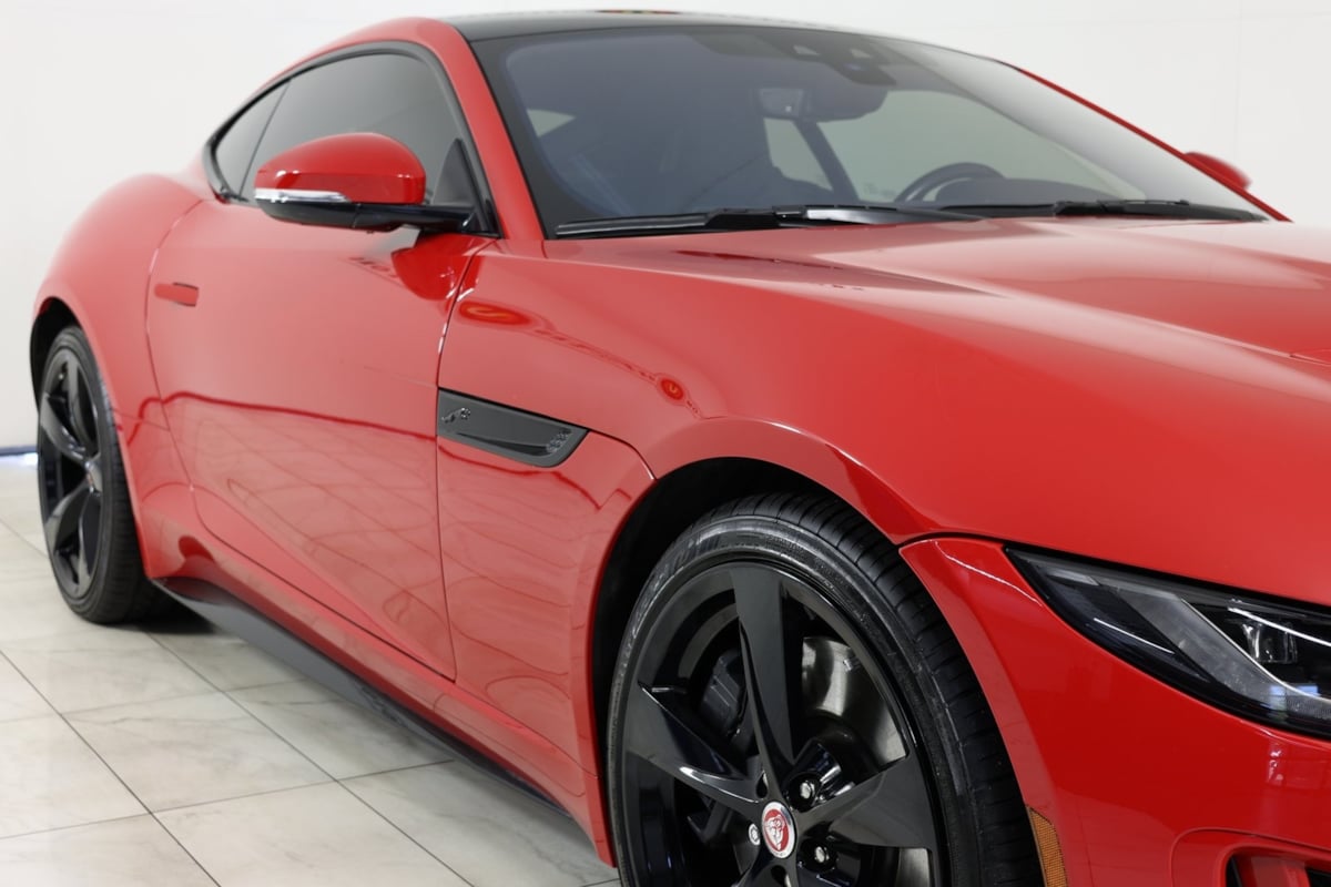 2022 Jaguar F-TYPE P450 R-Dynamic photo 34