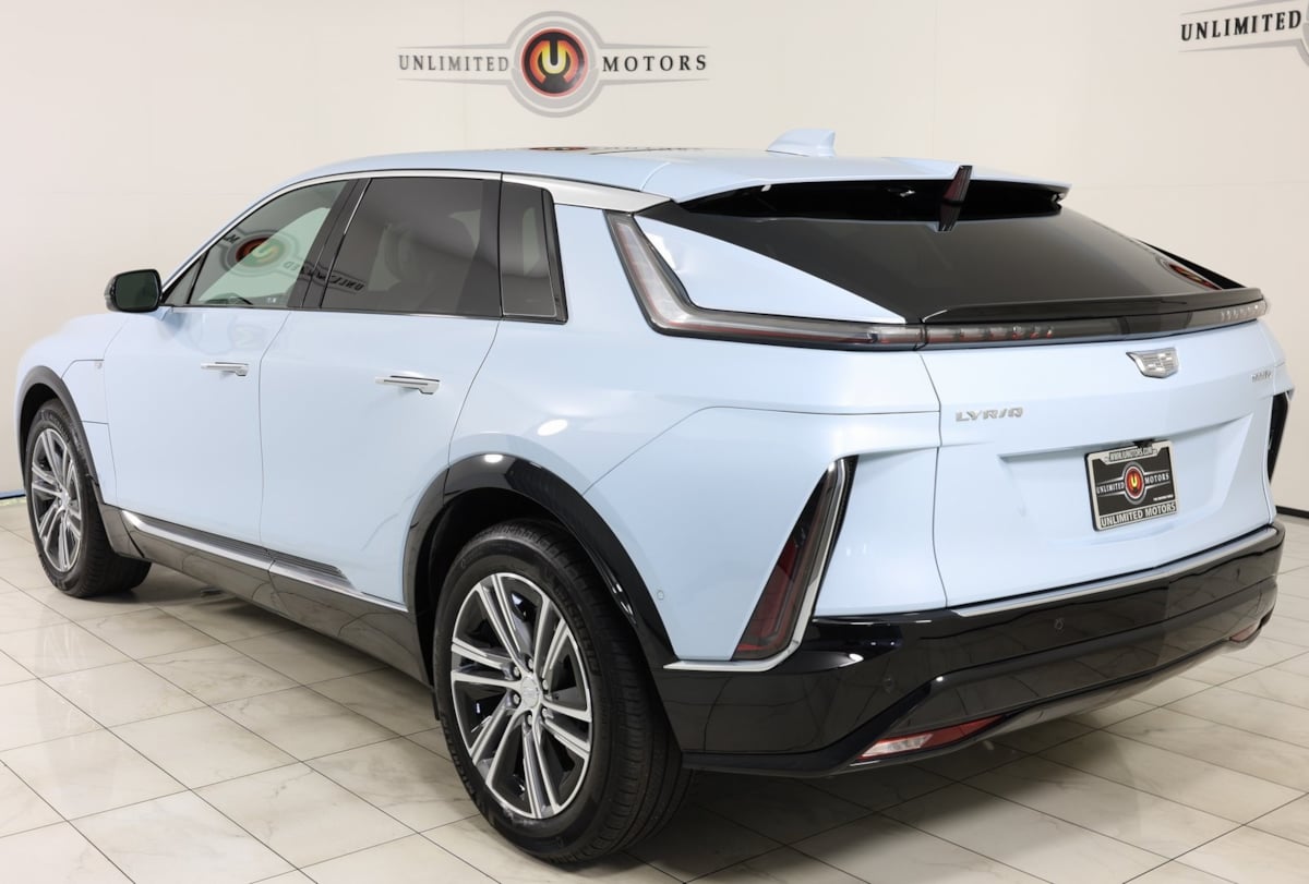 2024 Cadillac Lyriq Luxury photo 4