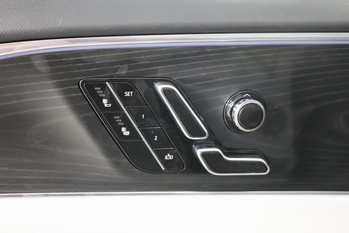2024 Cadillac Lyriq Luxury photo 8