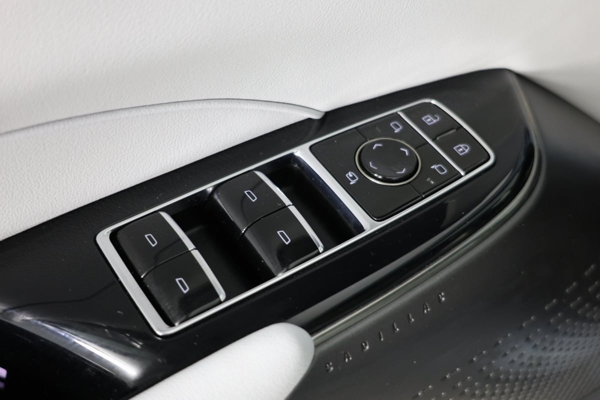 2024 Cadillac Lyriq Luxury photo 17