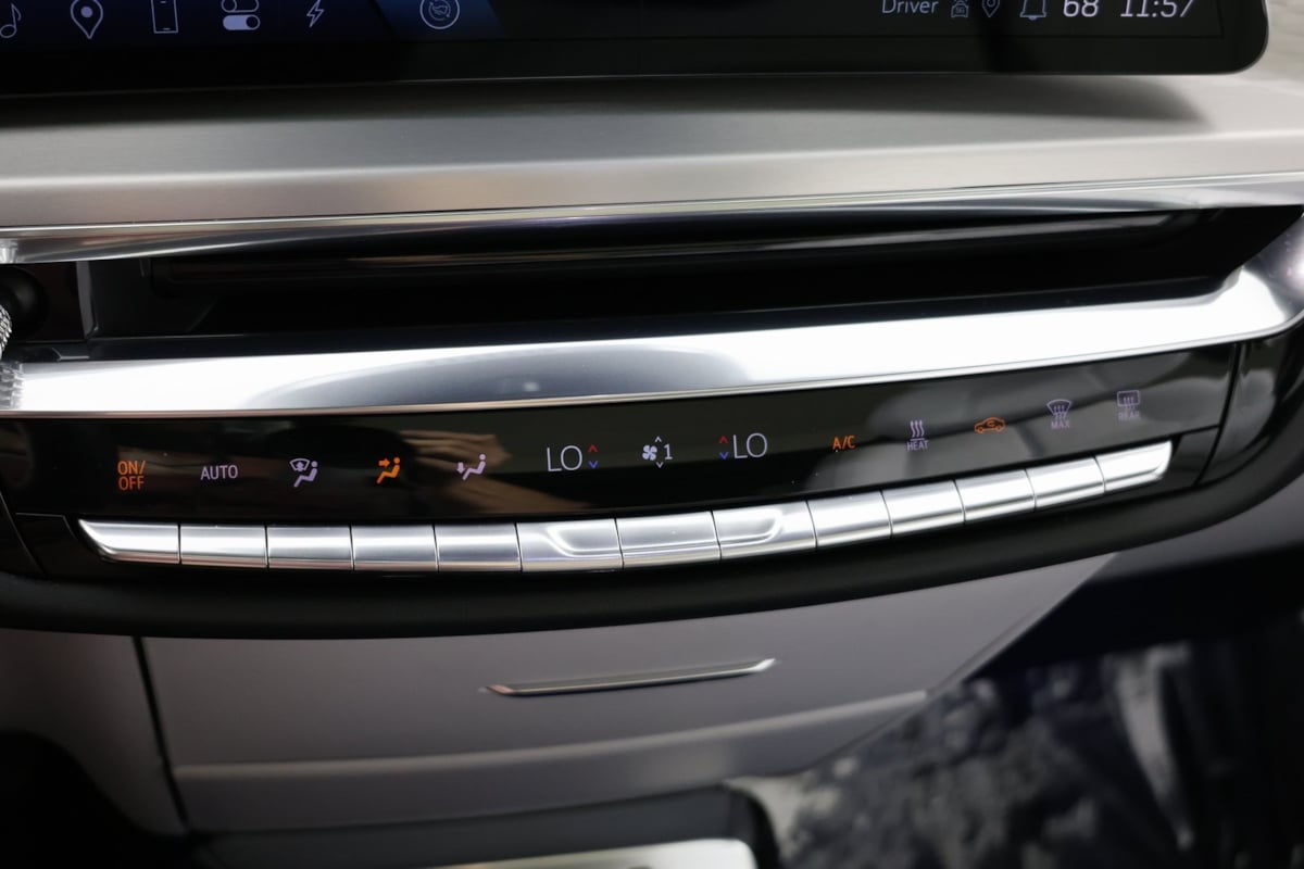 2024 Cadillac Lyriq Luxury photo 23