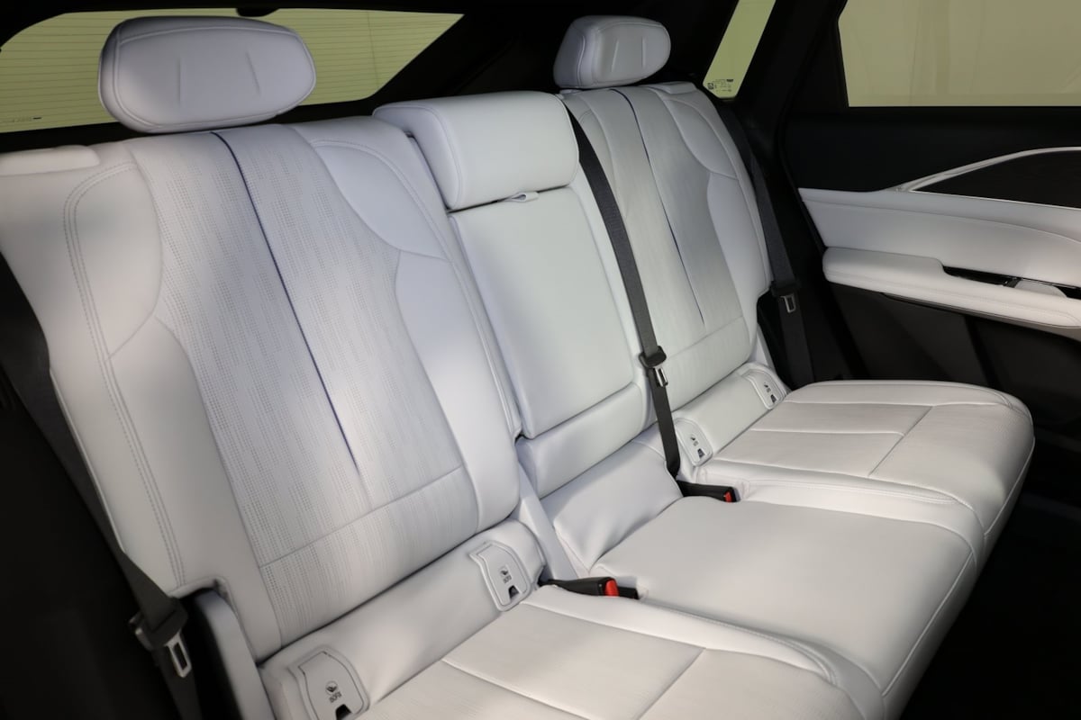 2024 Cadillac Lyriq Luxury photo 26