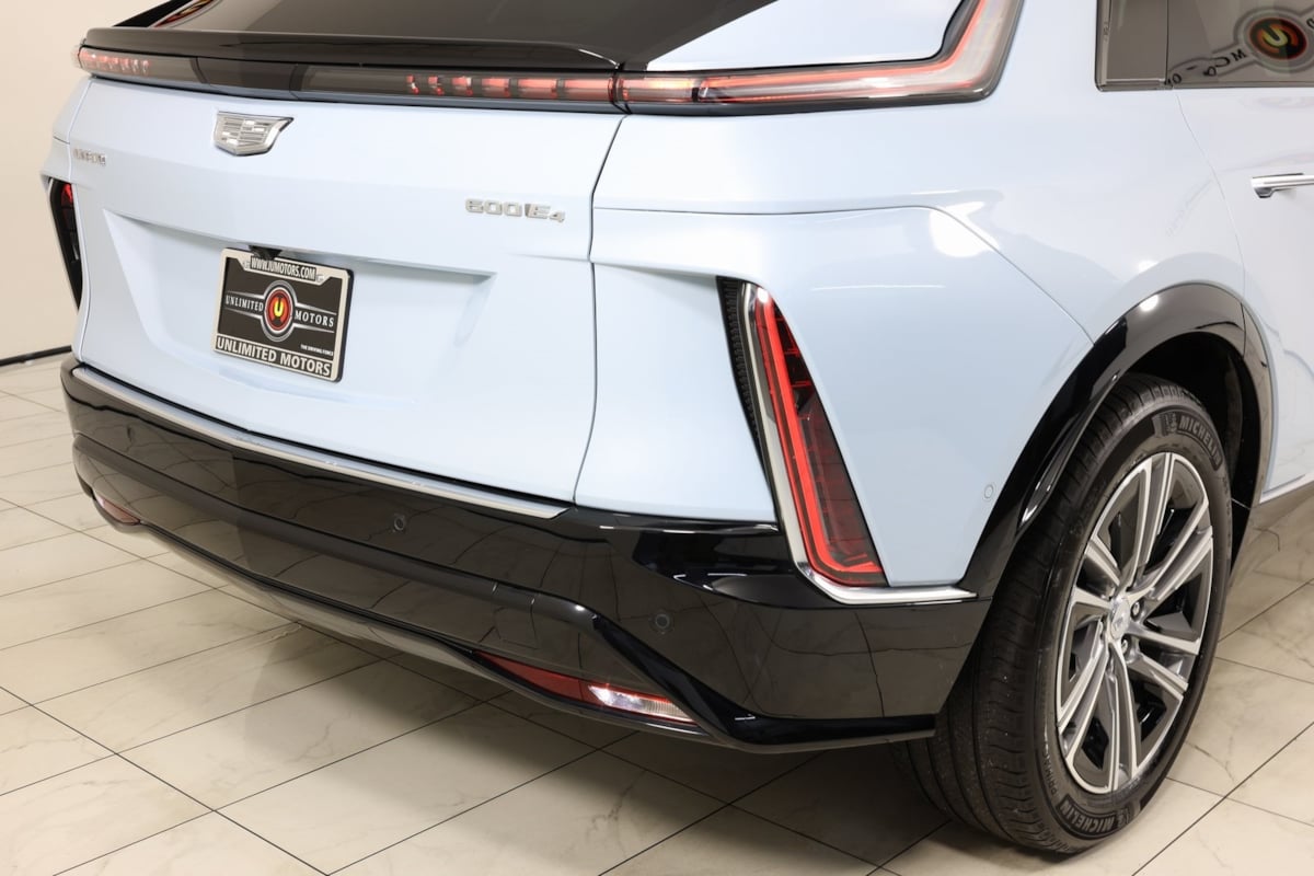 2024 Cadillac Lyriq Luxury photo 30