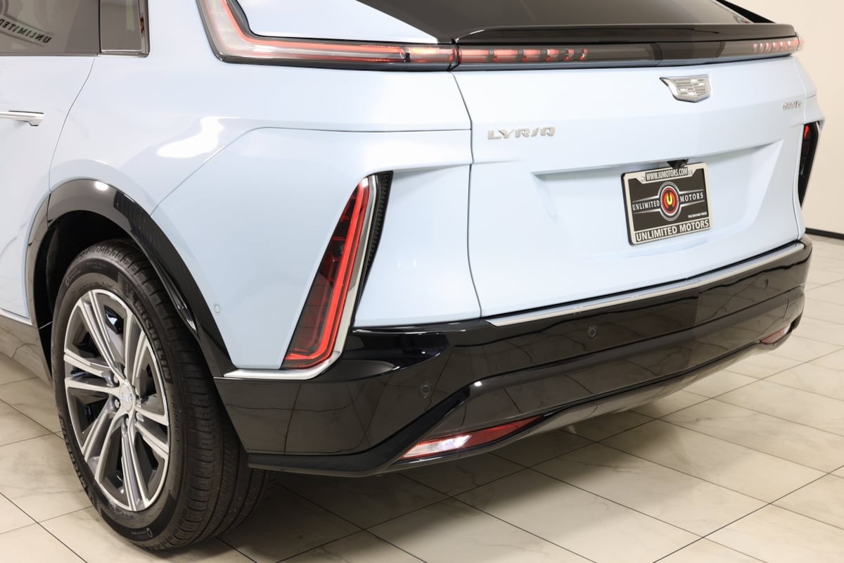 2024 Cadillac Lyriq Luxury photo 33