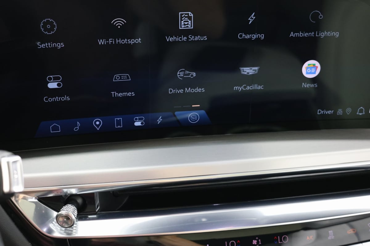 2024 Cadillac Lyriq Luxury photo 40
