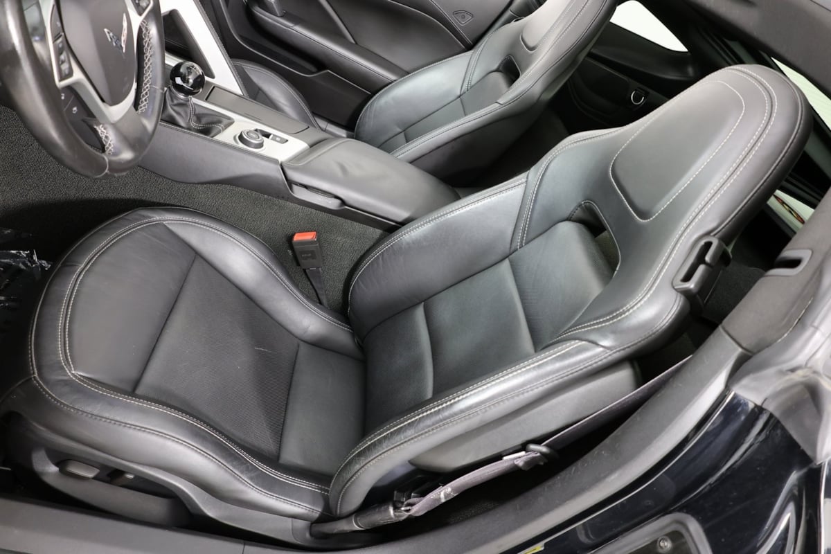 2015 Chevrolet Corvette Stingray 1LT photo 8