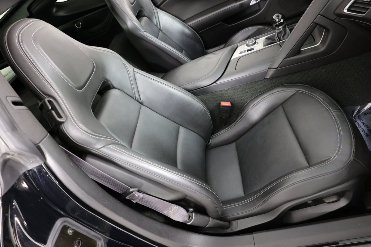2015 Chevrolet Corvette Stingray 1LT photo 9