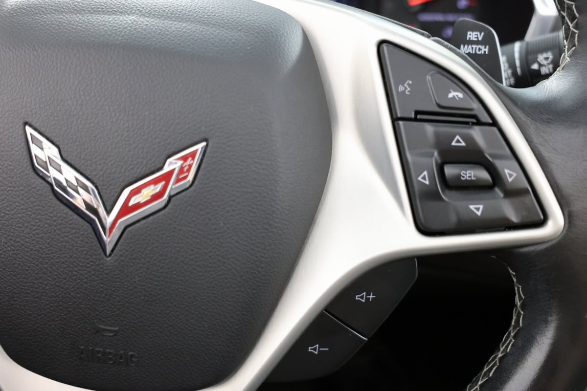 2015 Chevrolet Corvette Stingray 1LT photo 21