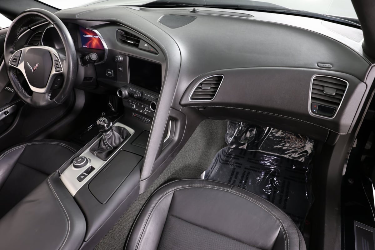 2015 Chevrolet Corvette Stingray 1LT photo 24