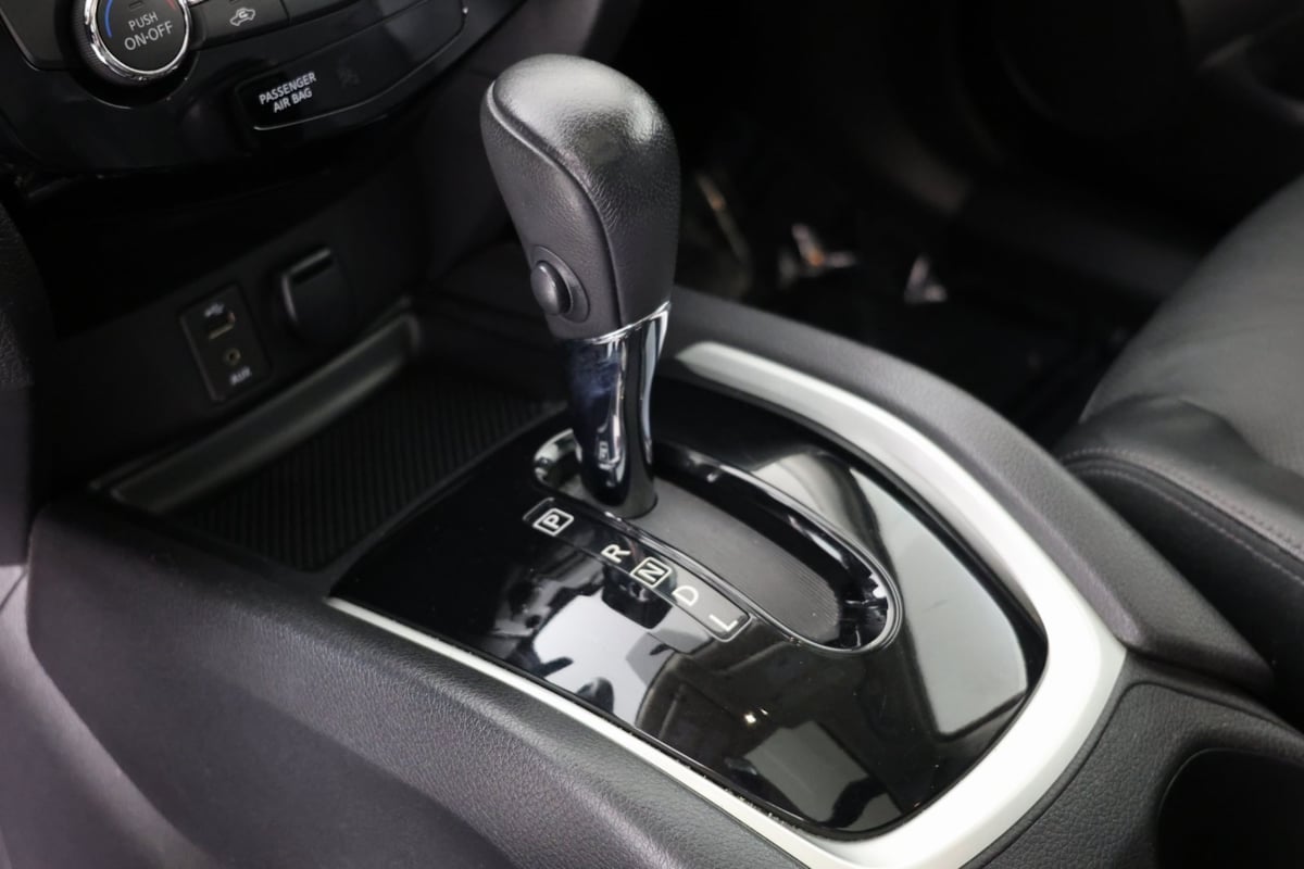 2015 Nissan Rogue SL photo 4