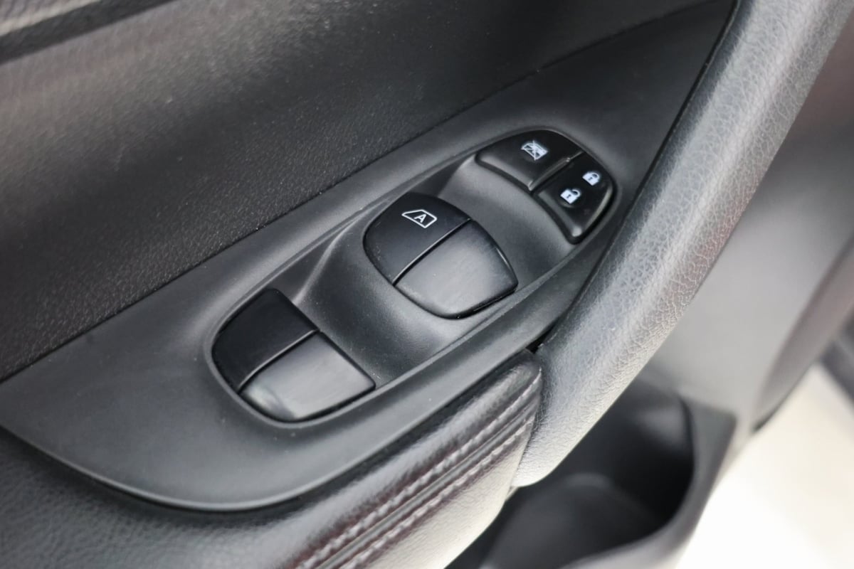 2015 Nissan Rogue SL photo 18