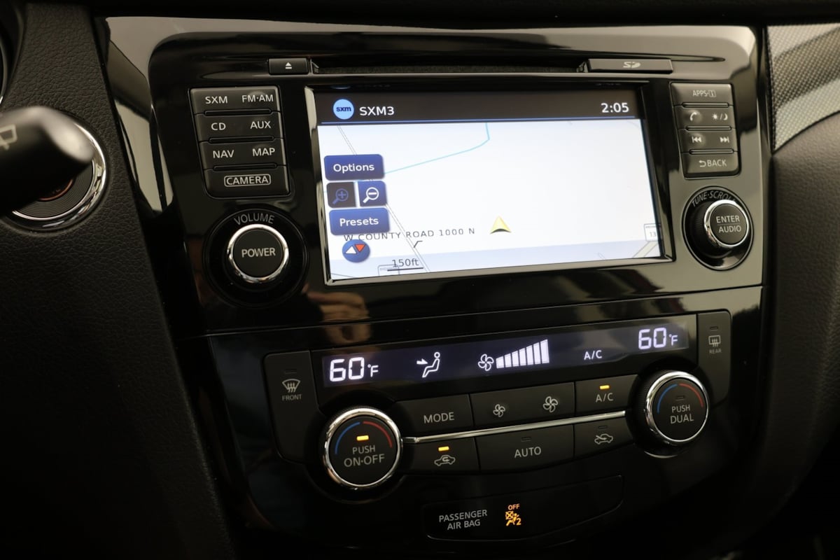 2015 Nissan Rogue SL photo 24