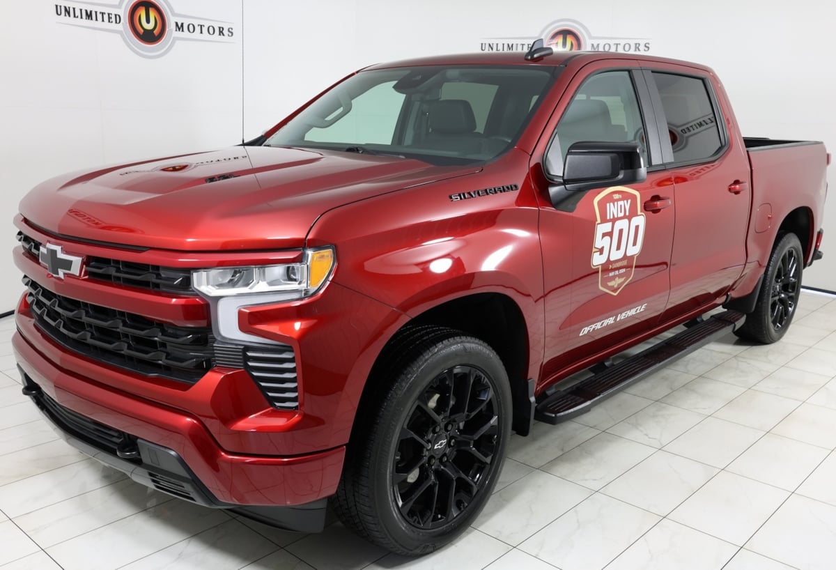 2024 Chevrolet Silverado 1500 RST photo 2