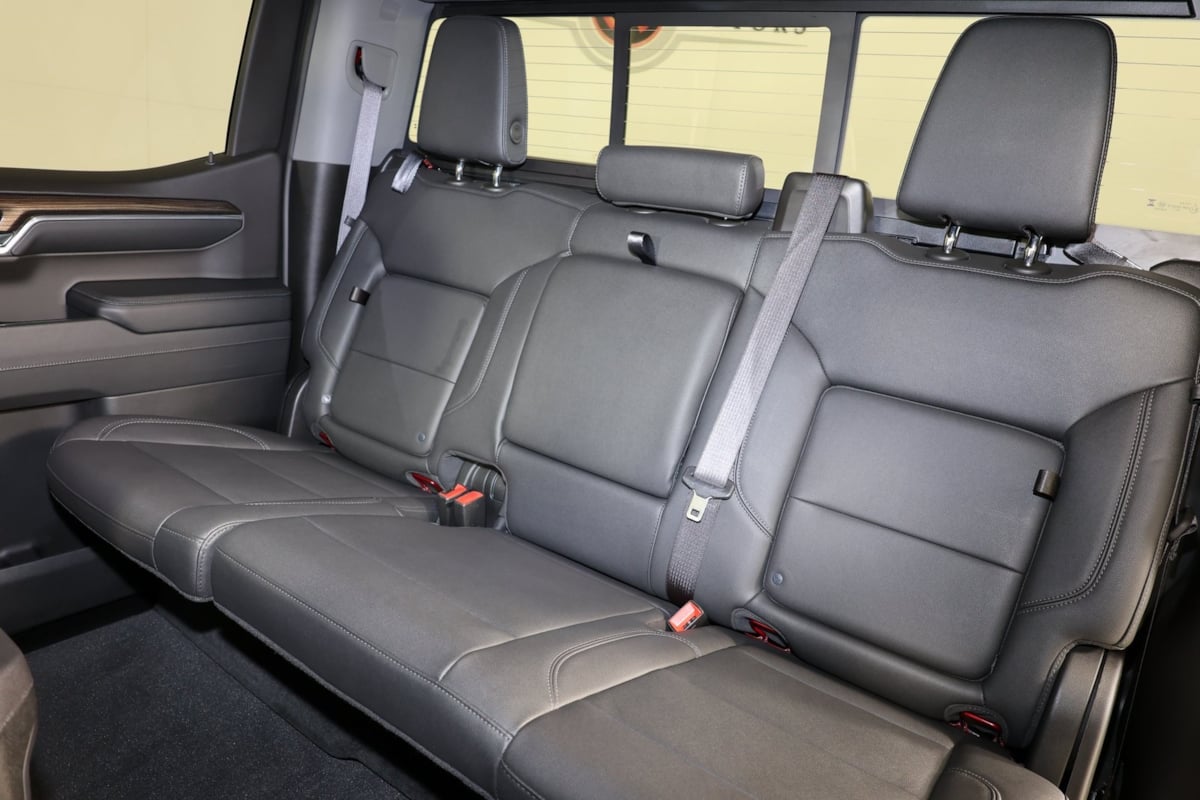 2024 Chevrolet Silverado 1500 RST photo 8