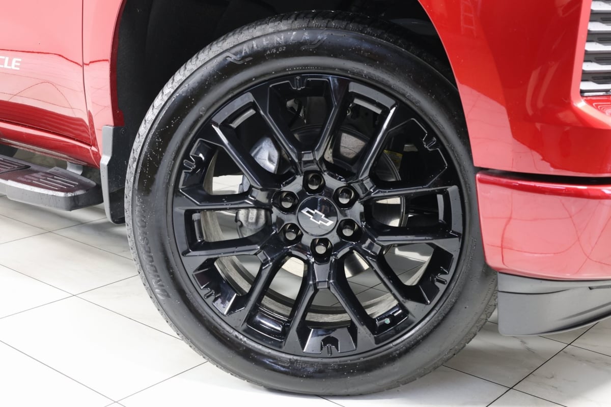 2024 Chevrolet Silverado 1500 RST photo 10