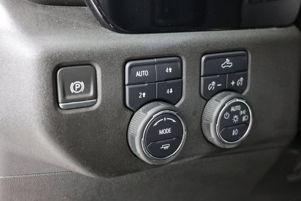 2024 Chevrolet Silverado 1500 RST photo 14