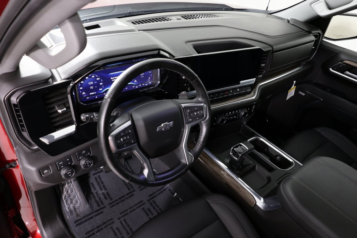 2024 Chevrolet Silverado 1500 RST photo 17