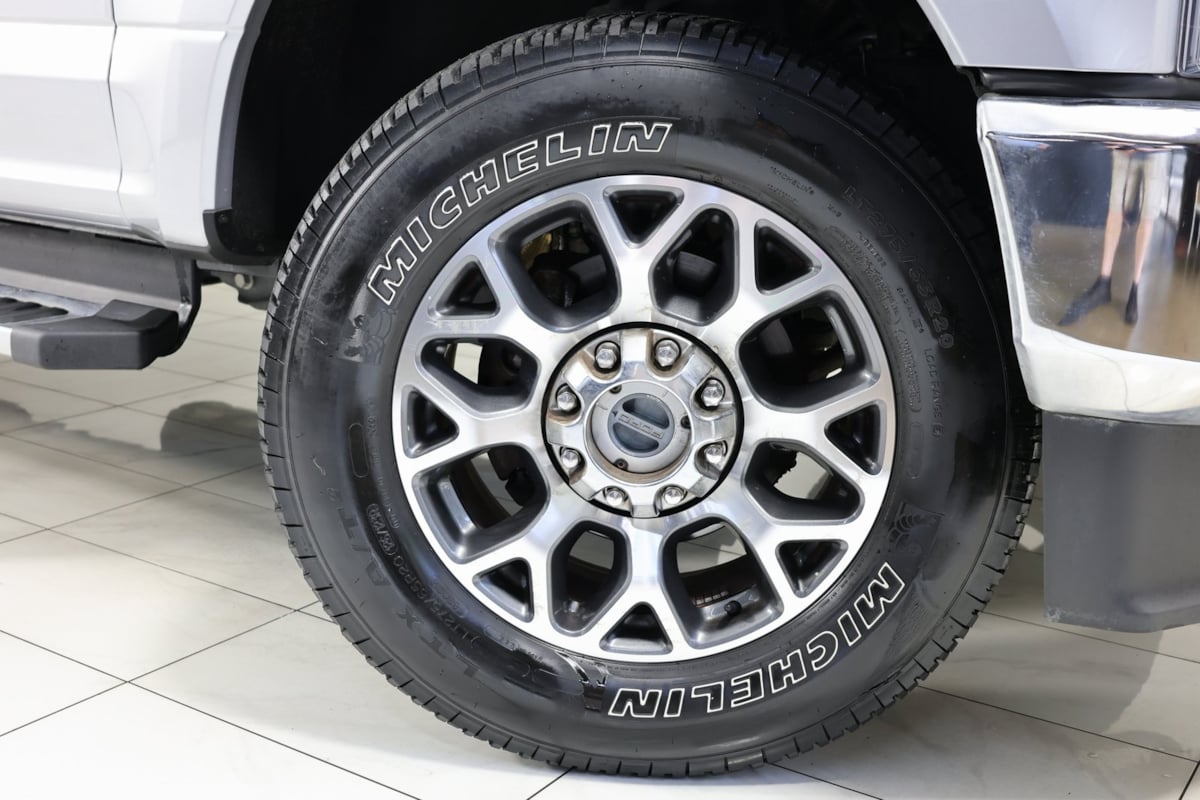 2022 Ford F-350 Lariat photo 13