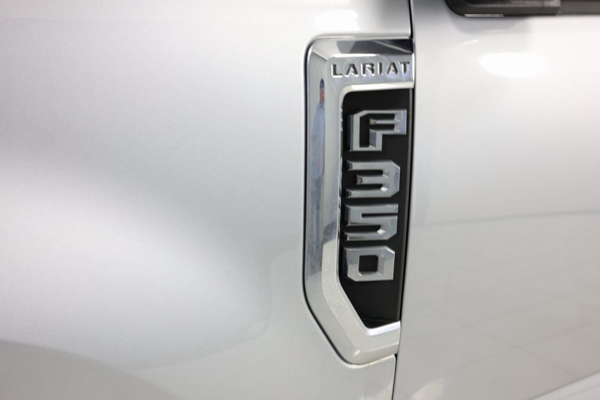 2022 Ford F-350 Lariat photo 14