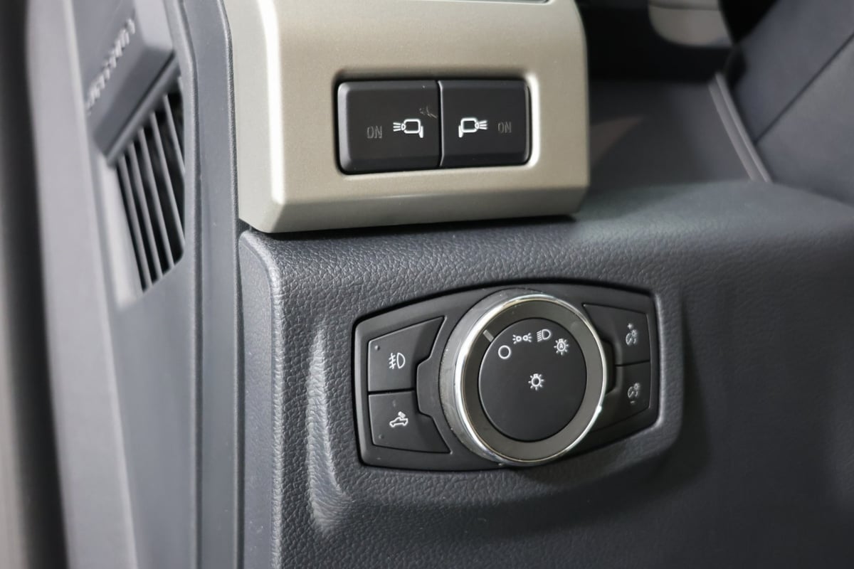 2022 Ford F-350 Lariat photo 22