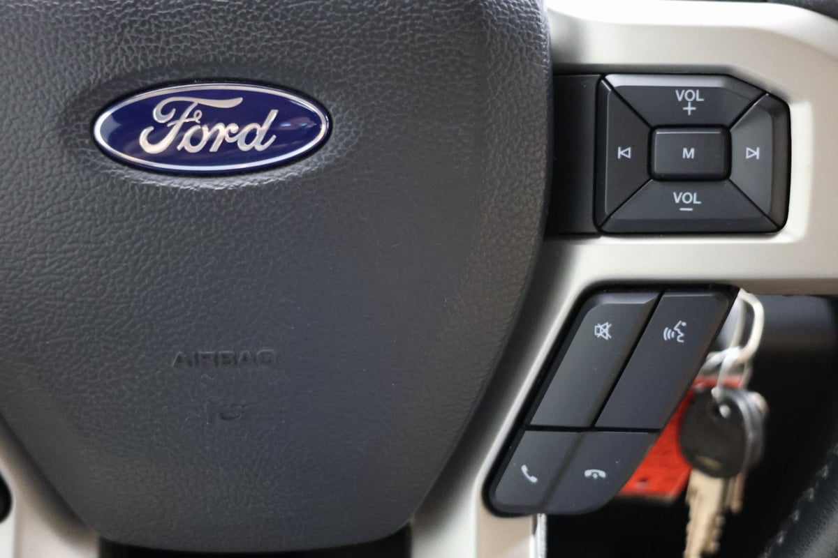 2022 Ford F-350 Lariat photo 25