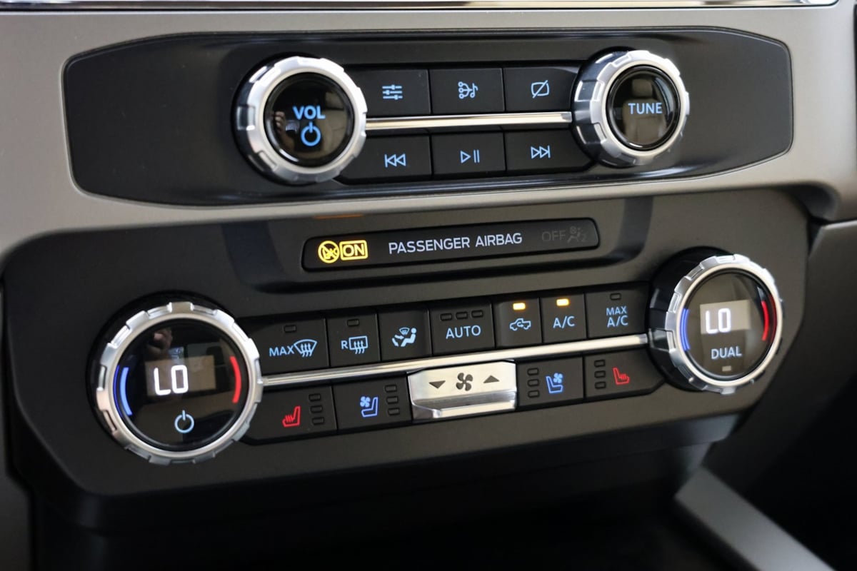 2022 Ford F-350 Lariat photo 27