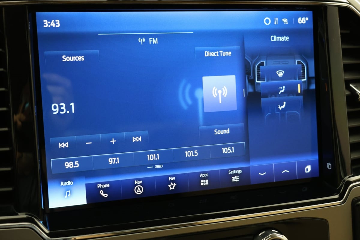 2022 Ford F-350 Lariat photo 45