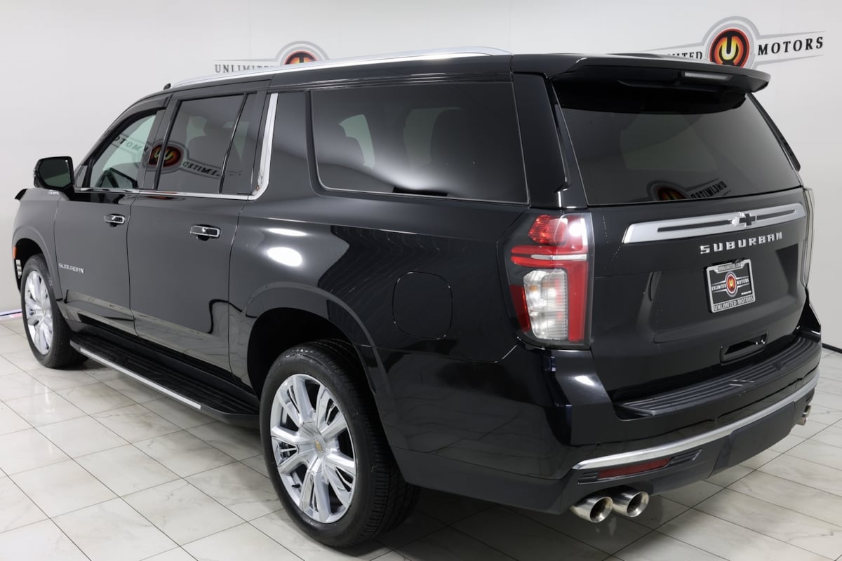 2021 Chevrolet Suburban High Country photo 3