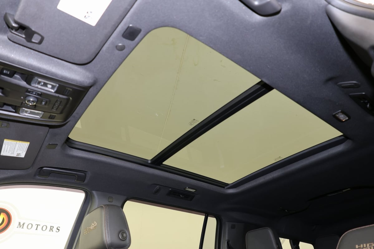 2021 Chevrolet Suburban High Country photo 12