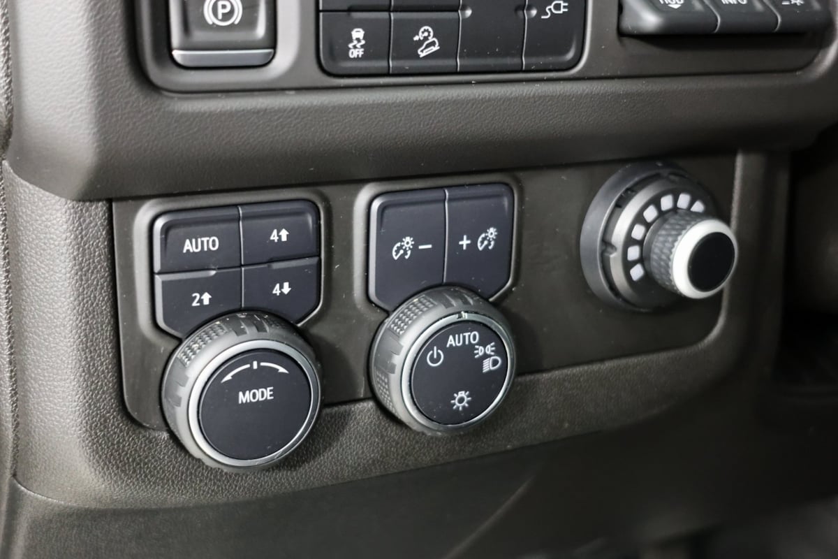 2021 Chevrolet Suburban High Country photo 16