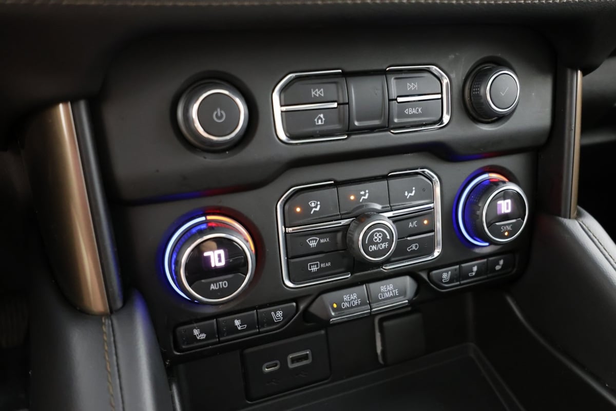 2021 Chevrolet Suburban High Country photo 27