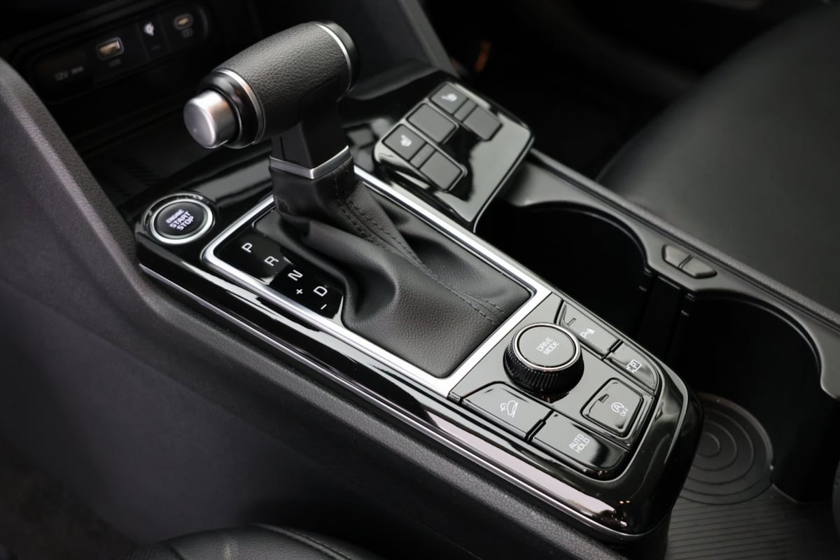 2023 Kia Sportage EX photo 3