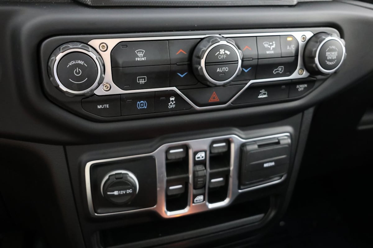2023 Jeep Wrangler 4xe Sahara photo 24