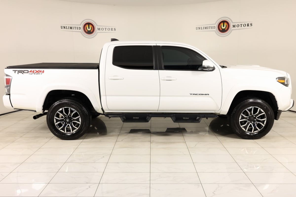 2023 Toyota Tacoma TRD Sport photo 2