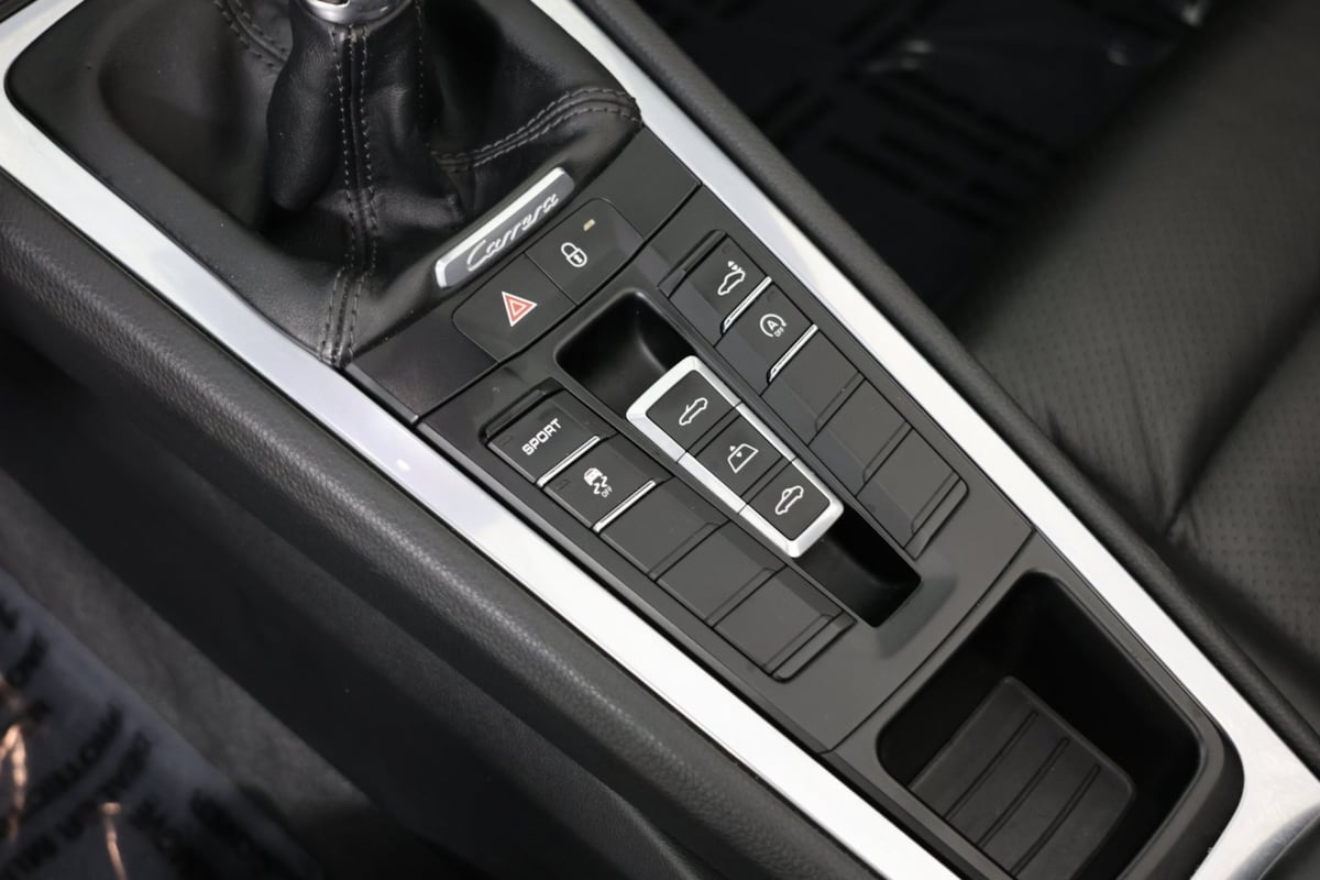 2012 Porsche 911 Cabriolet photo 17