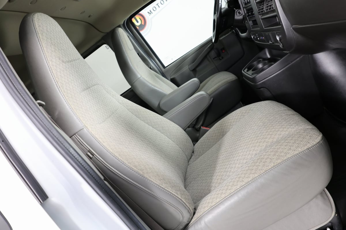 2023 Chevrolet Express Passenger LS photo 4