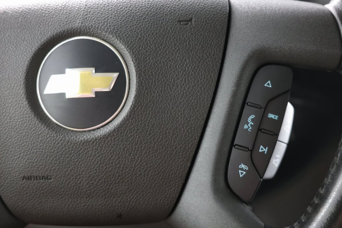 2023 Chevrolet Express Passenger LS photo 19